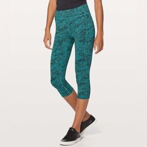 Lululemon In Movement Crop Leggings Everlux Kitakami Spirit Green Black 4 W6AO3S